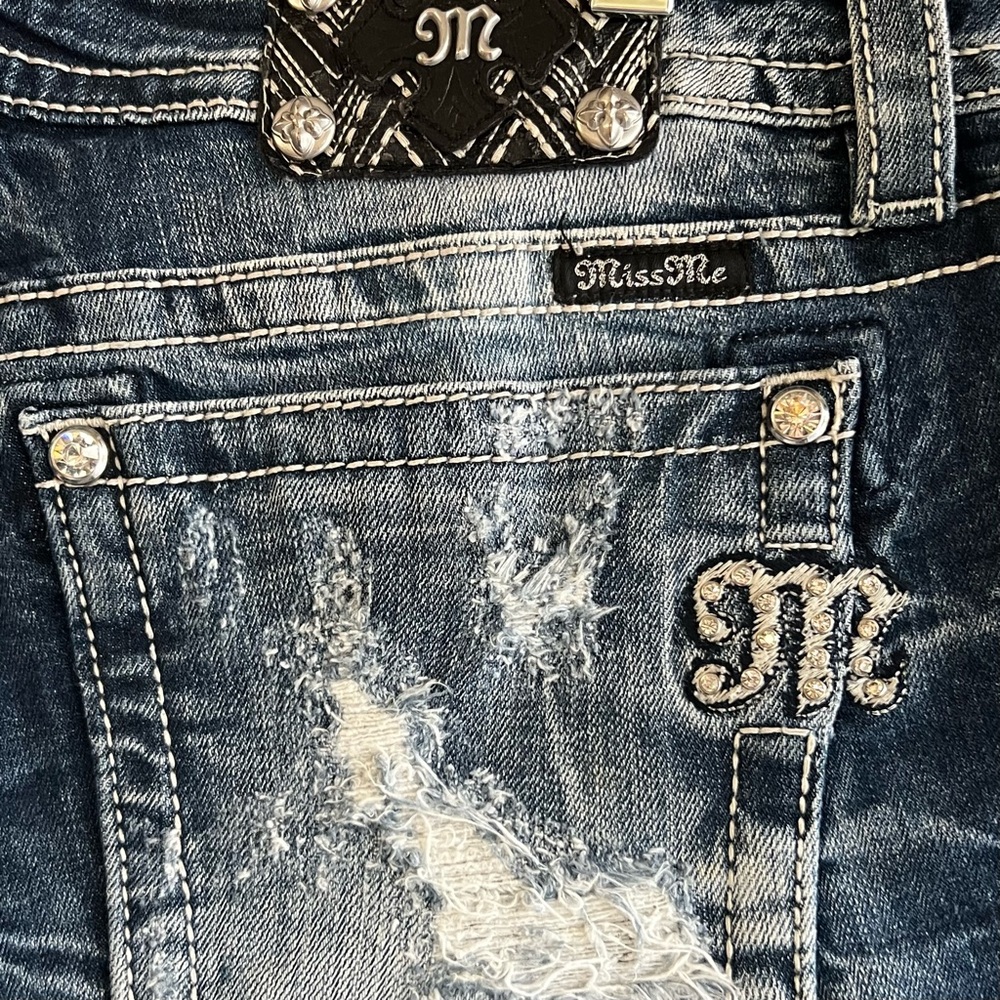 Miss Me: Distressed Easy Shorts - Picture 4 of 12